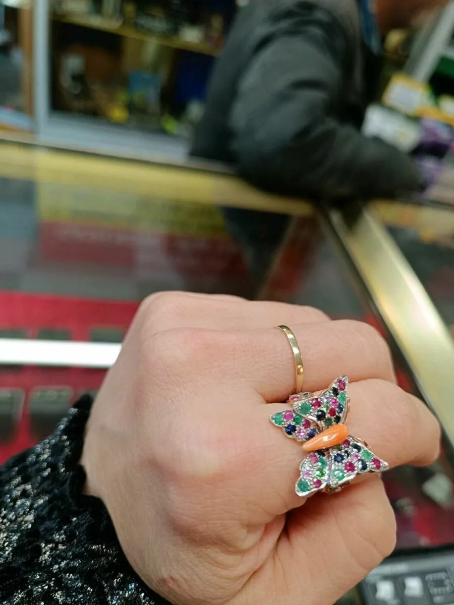 9k Rose Gold & Gemstone Butterfly Ring - Image 4