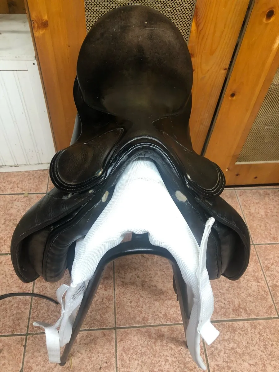 Stubben Excalibur dressage saddle - Image 4