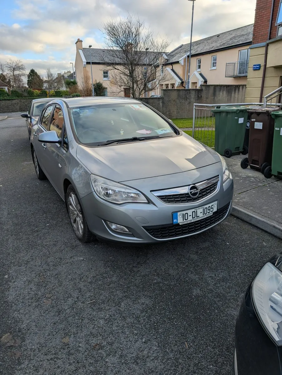 Opel Astra 2010 - Image 1