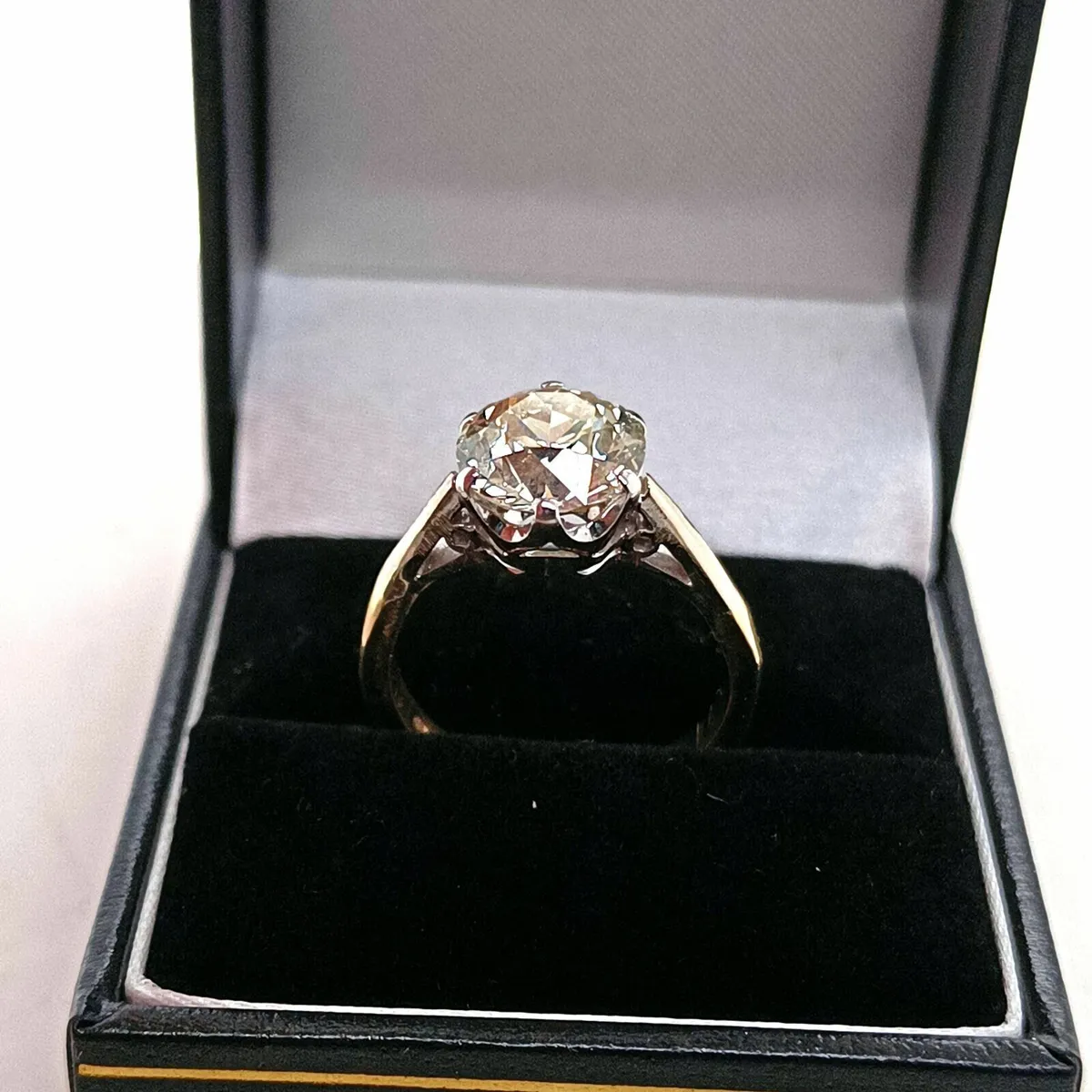 3 ca Round Cut Diamond Solitaire Ring,18k Gold - Image 2