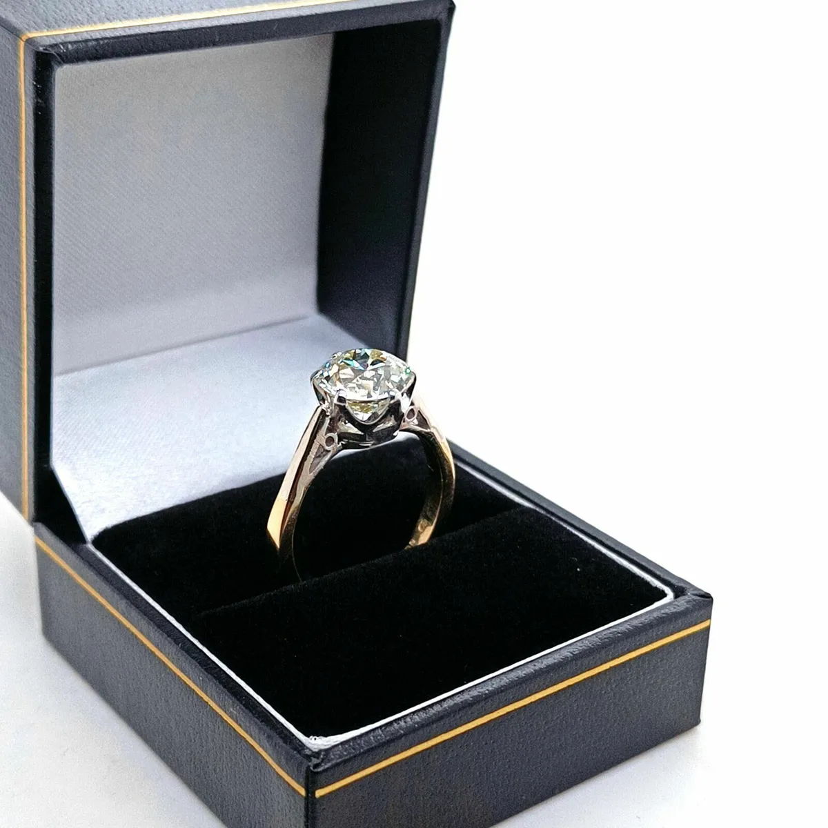 3 ca Round Cut Diamond Solitaire Ring,18k Gold - Image 4