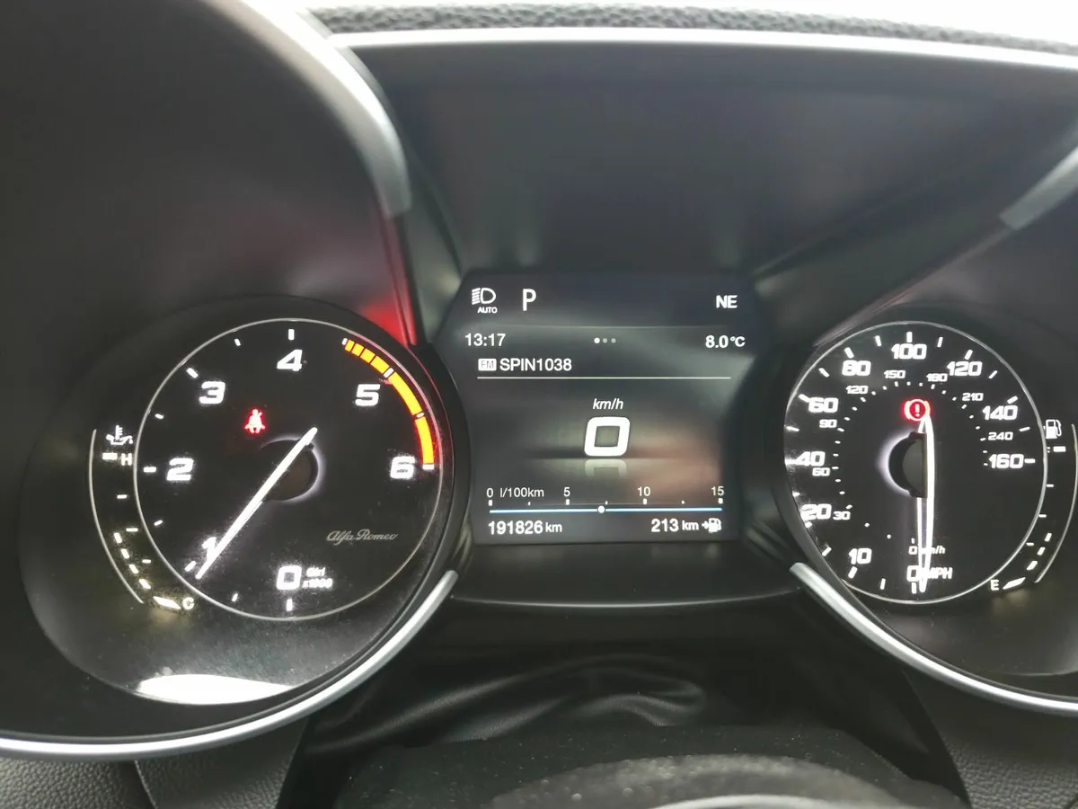 Alfa Romeo Giulia 2017 - Image 2