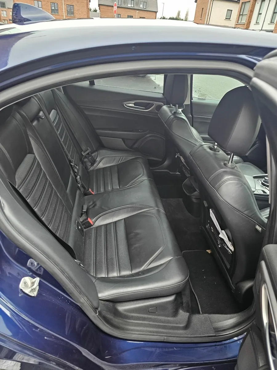 Alfa Romeo Giulia 2017 - Image 3