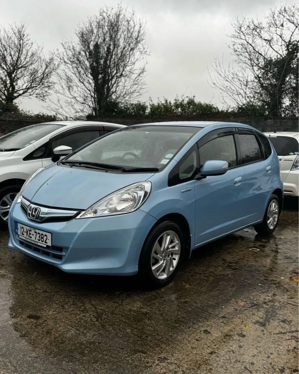 Honda Fit 1.3 Auto 52000kms 2012 - Image 3