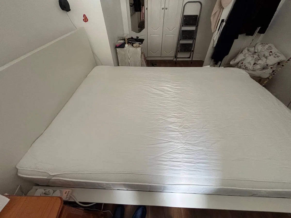 Double bed gas lift frame and mattress - Image 2