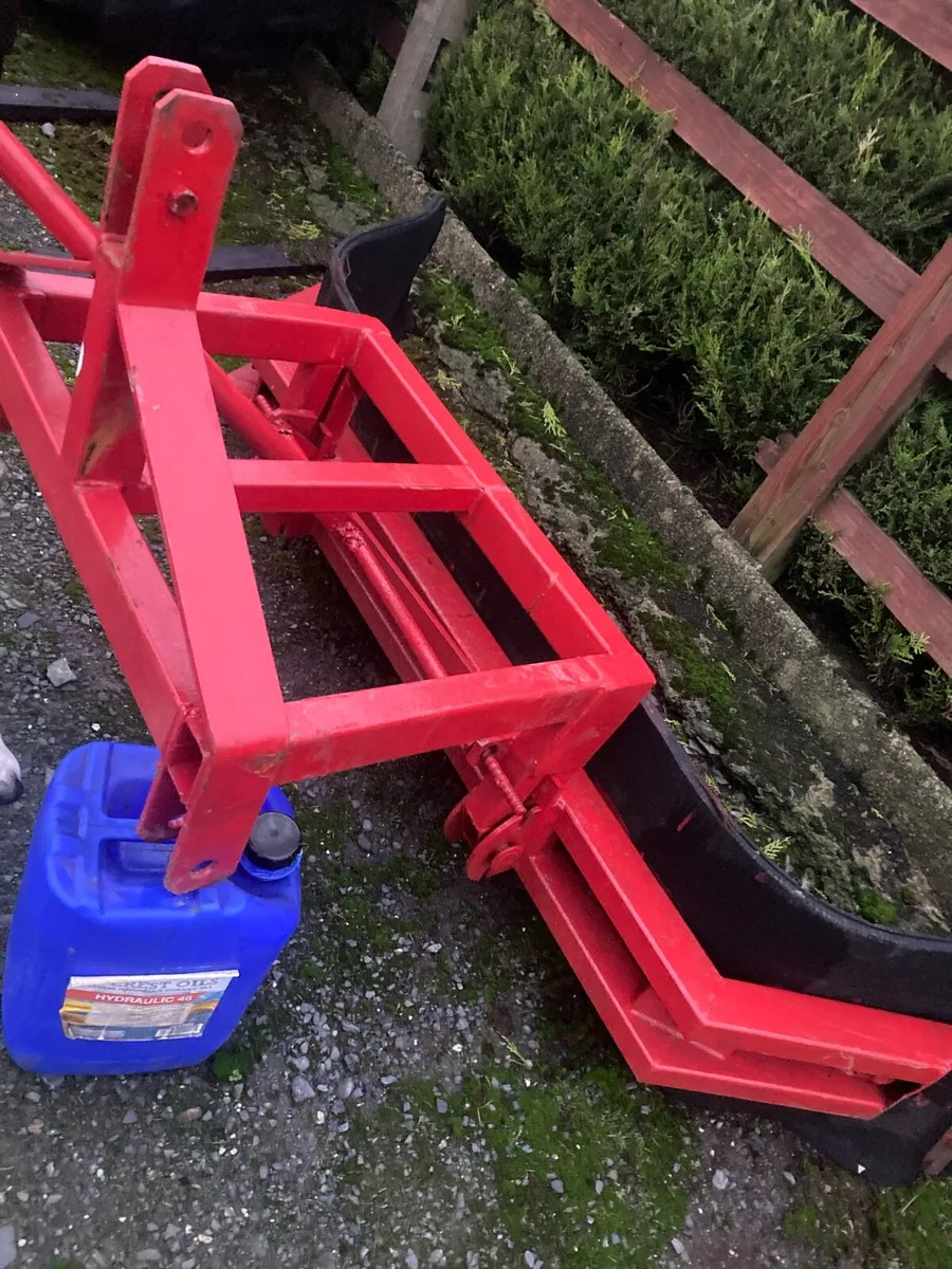 Yard scraper / silage pusher - Image 1