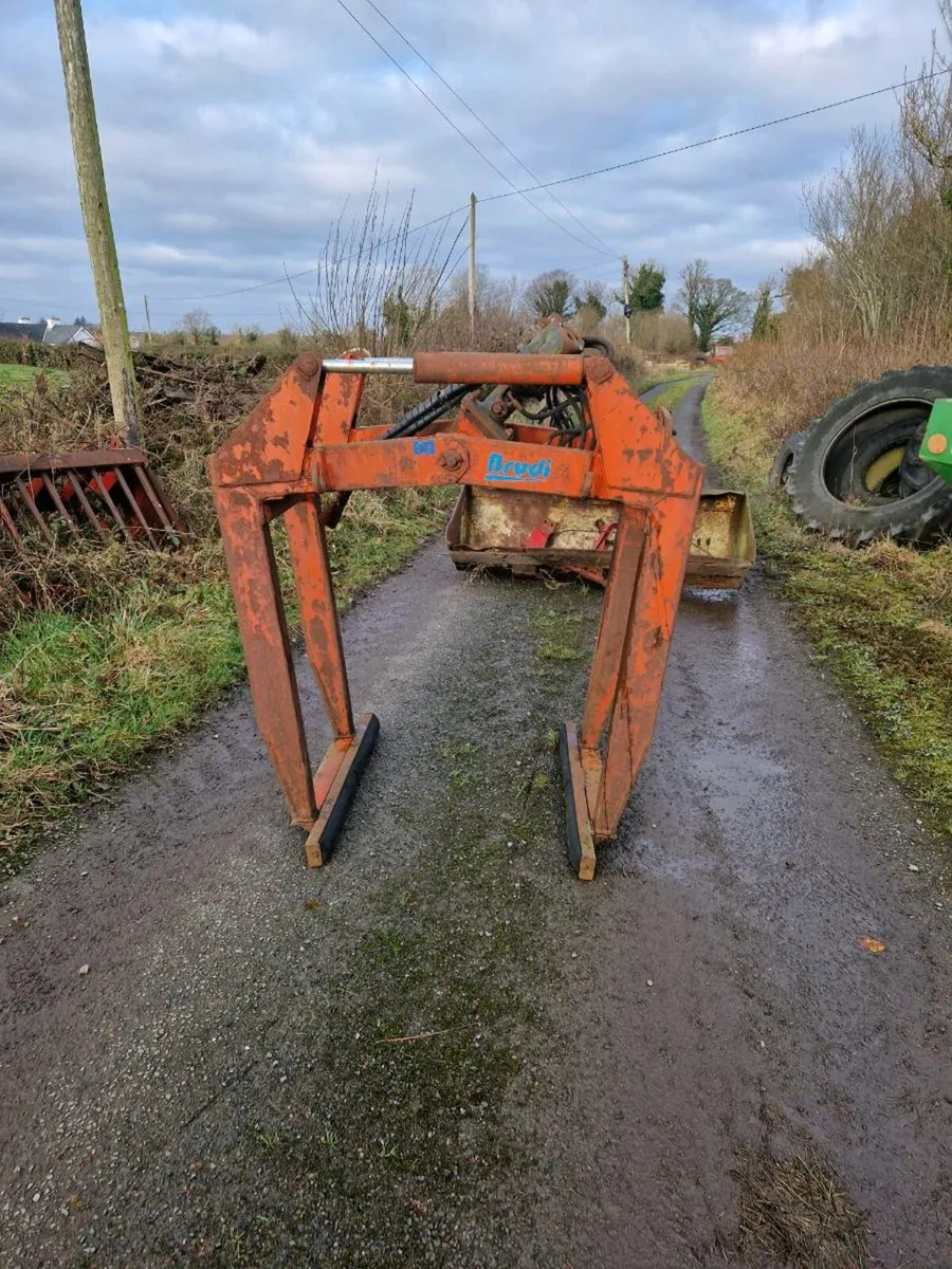 Block grab - Image 1