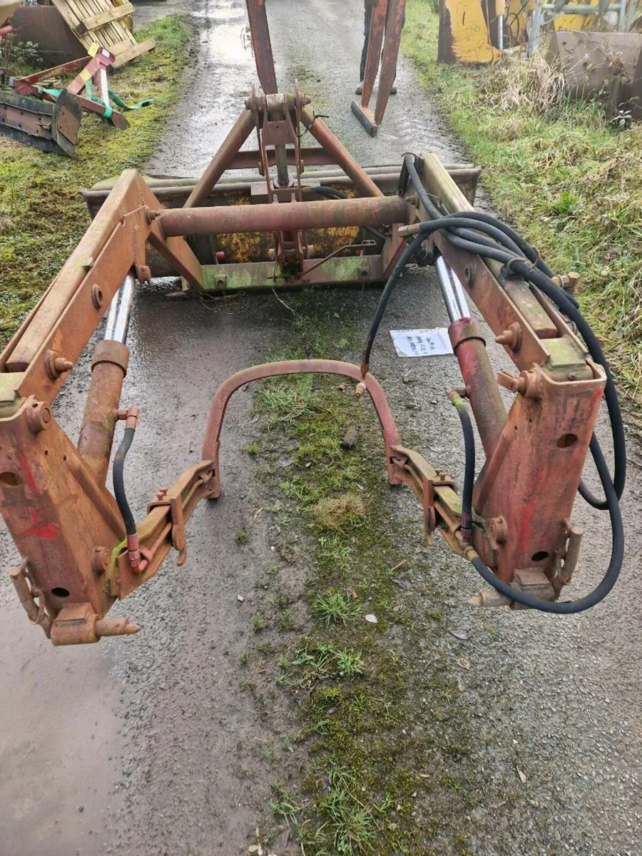 Front loader - Image 1