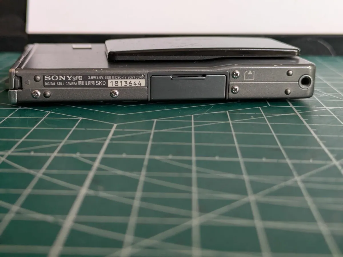 Sony T7 ultraslim digital camera CCD🌈 Carl Zeiss - Image 3