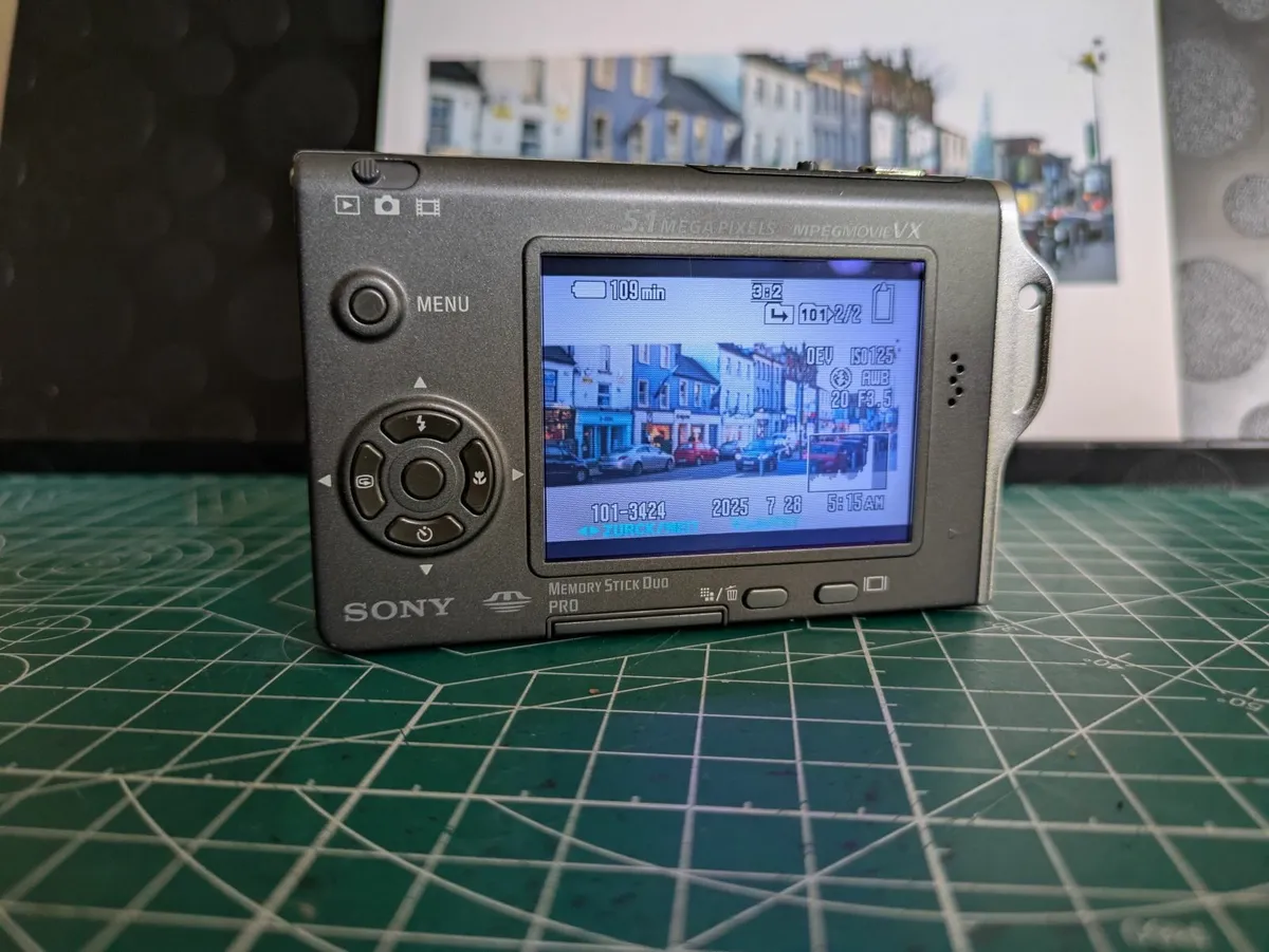 Sony T7 ultraslim digital camera CCD🌈 Carl Zeiss - Image 4