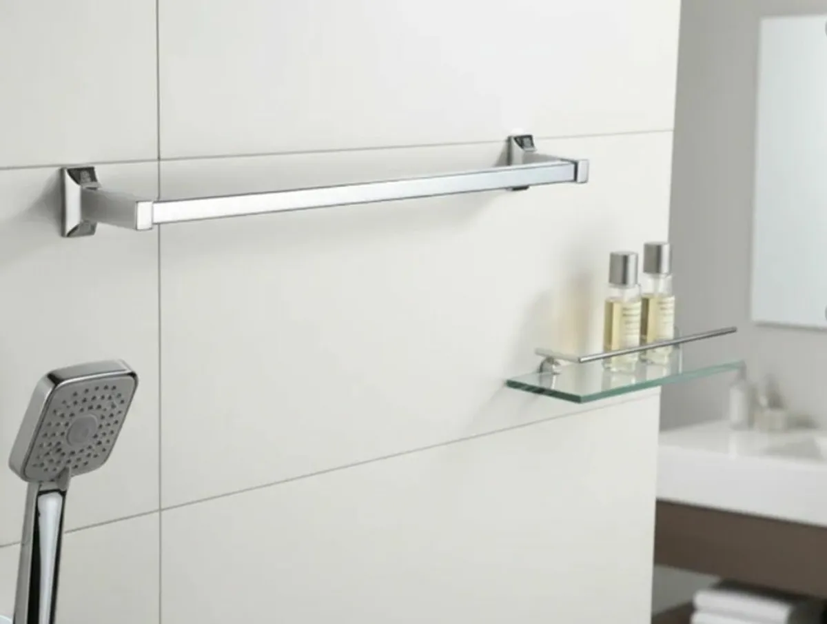 Brand New Chrome Towel Rail - Image 3