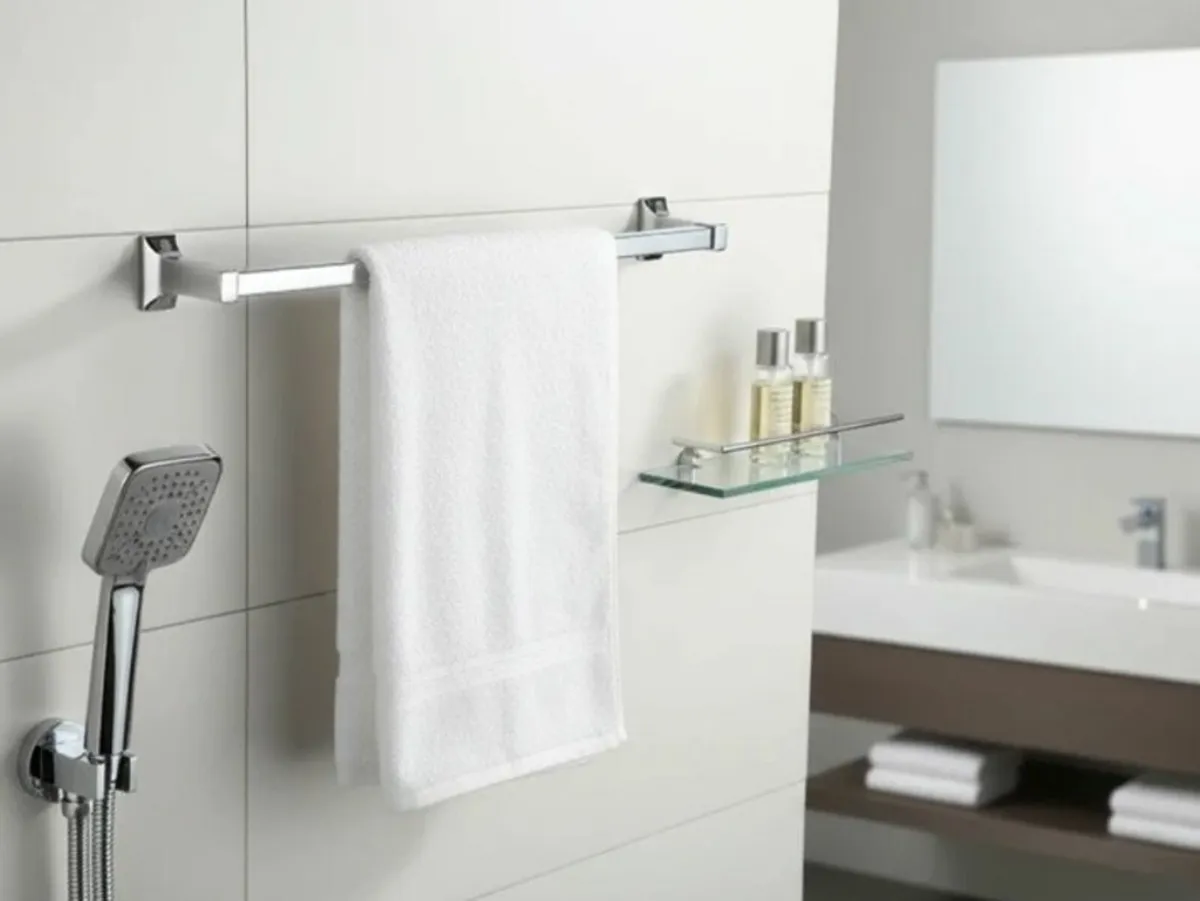 Brand New Chrome Towel Rail - Image 4