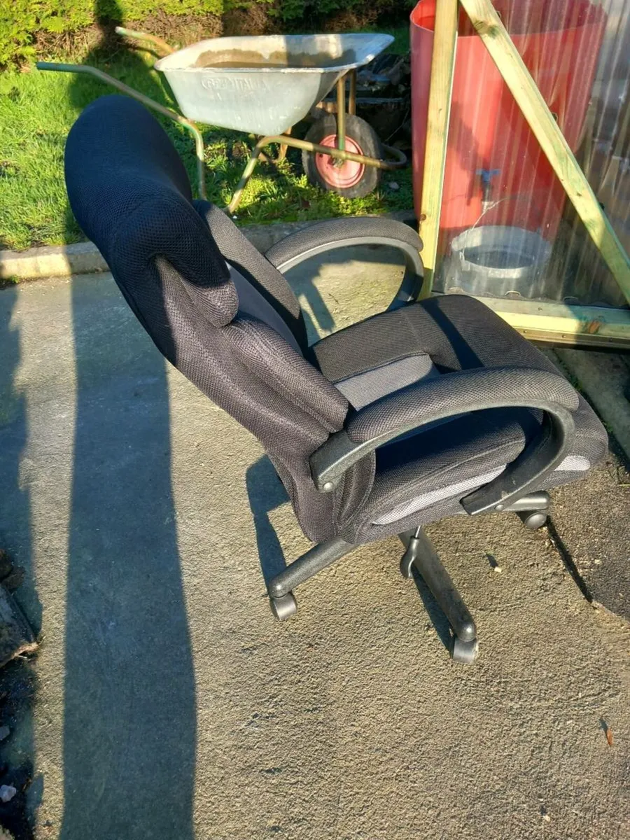 Gaming chair - Image 2