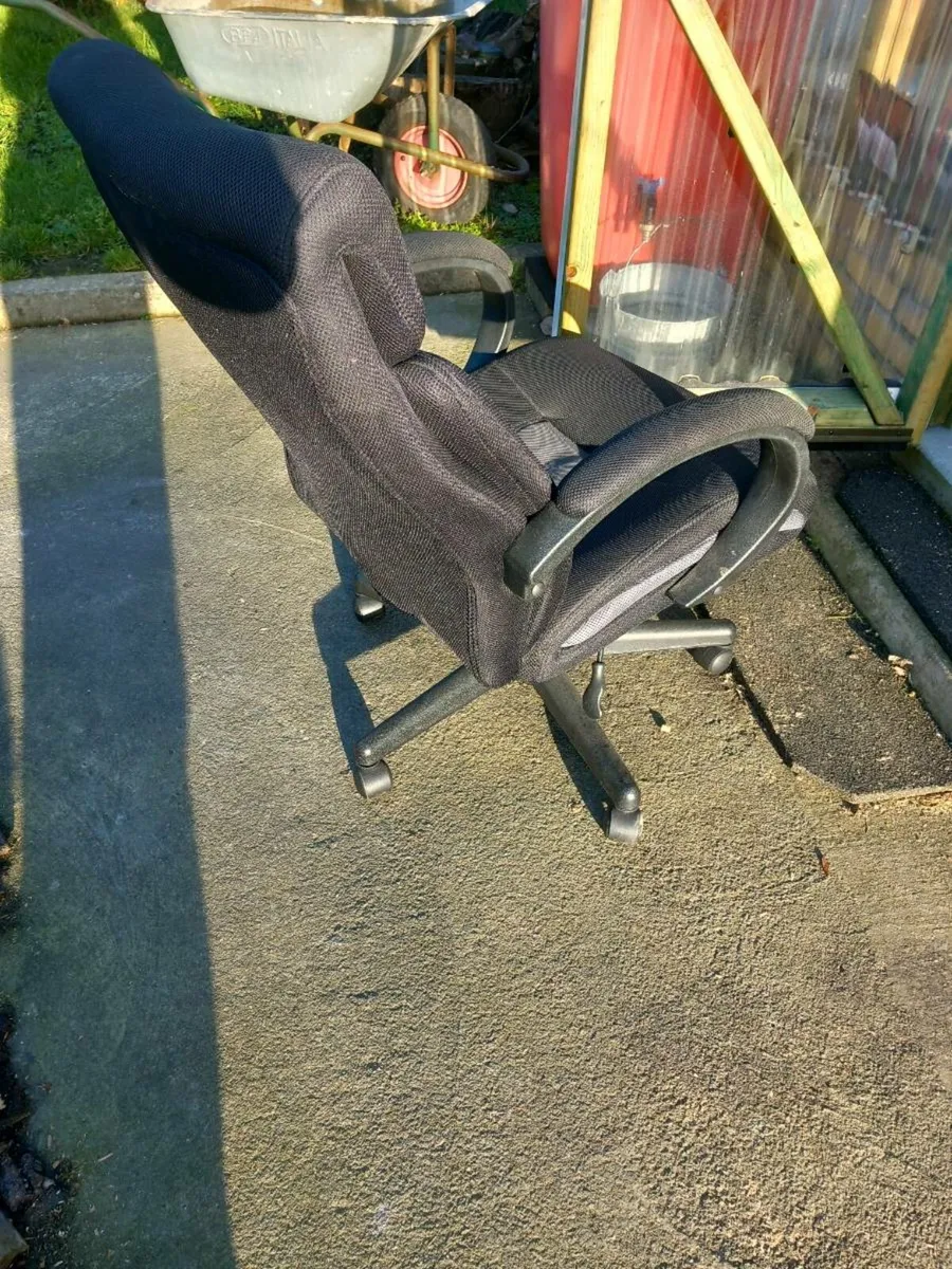 Gaming chair - Image 3