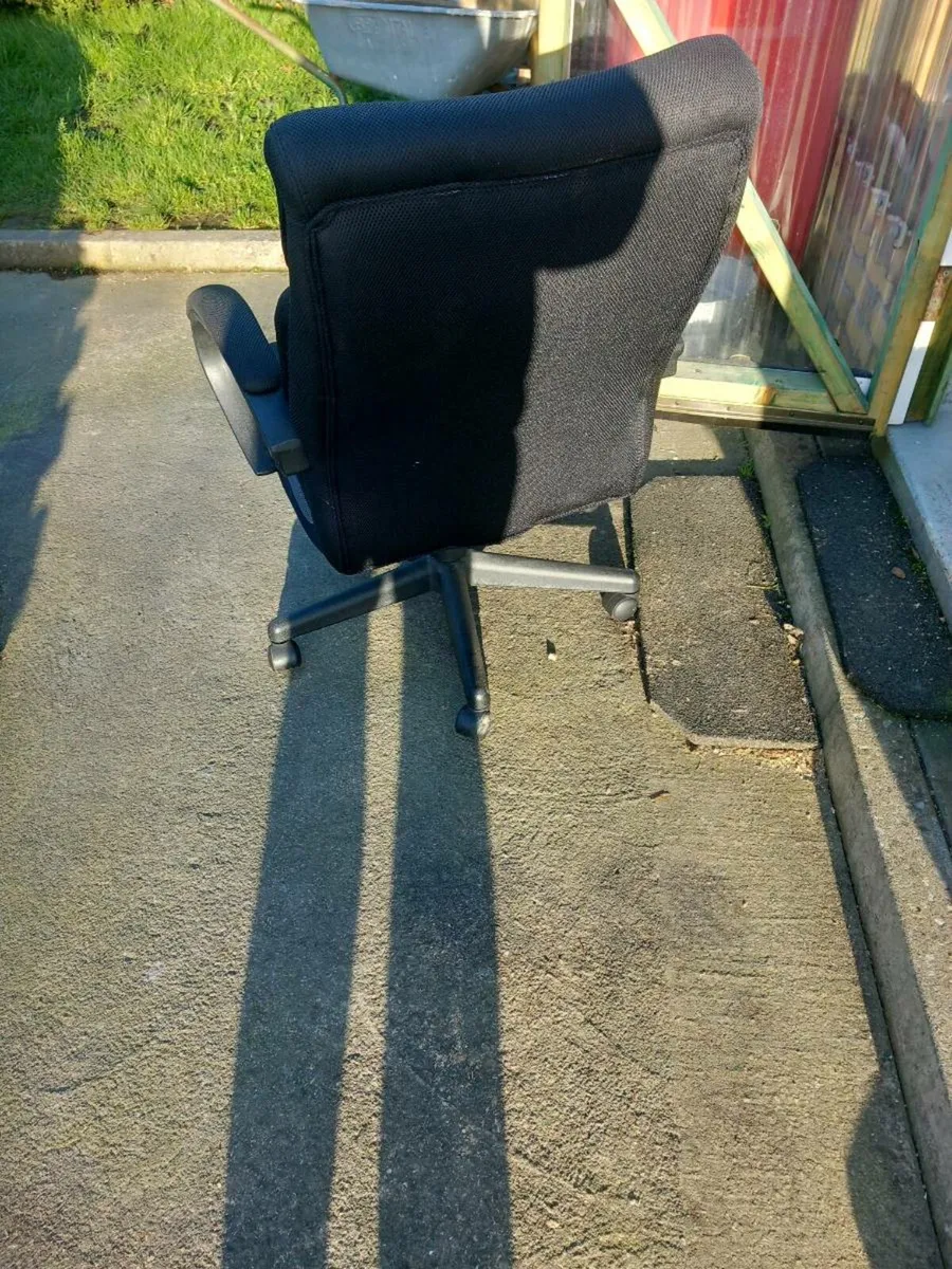 Gaming chair - Image 4