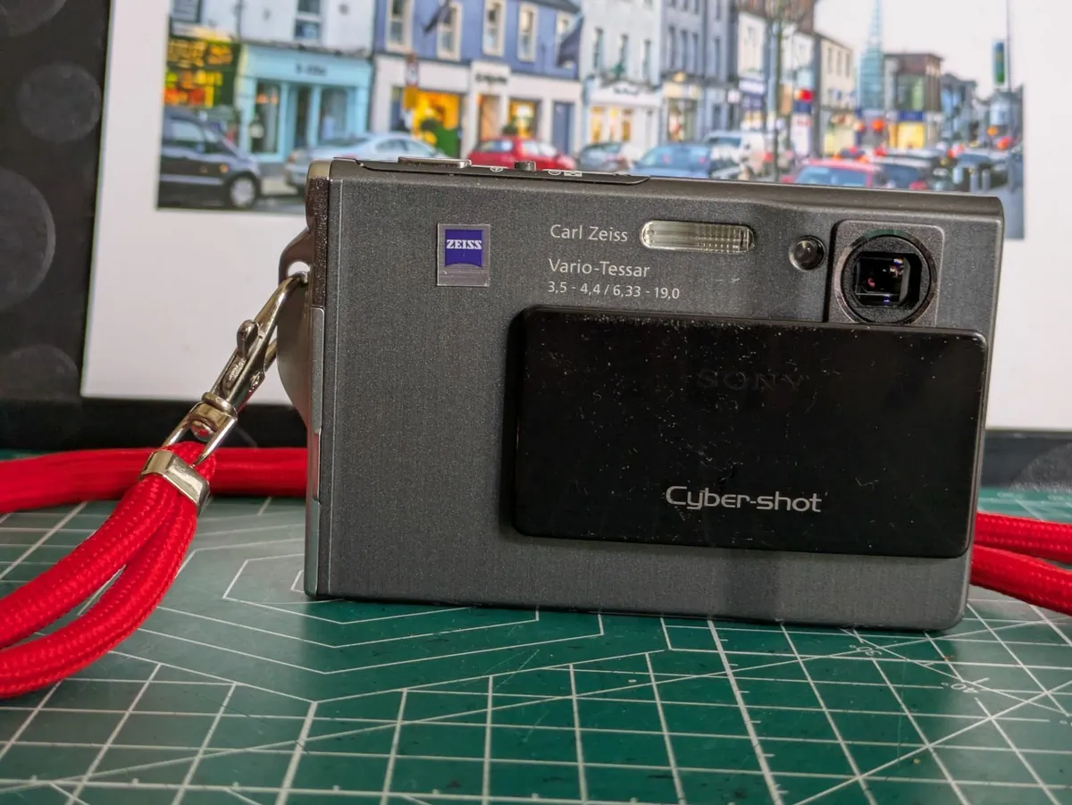 Sony T7 ultraslim digital camera CCD🌈 Carl Zeiss - Image 1