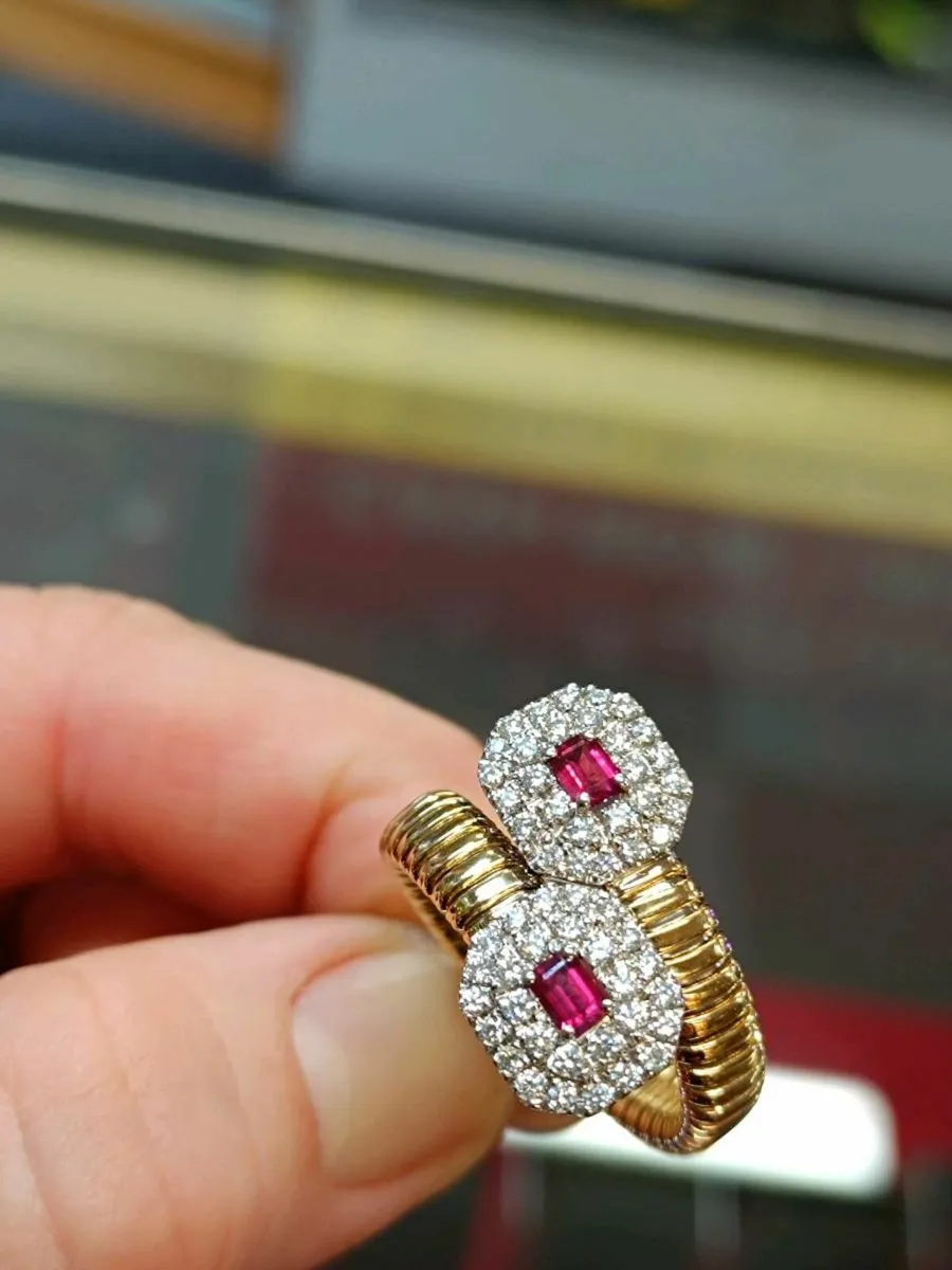 Ruby & Diamond Ribbed 18k Yellow Gold Ring - Image 4