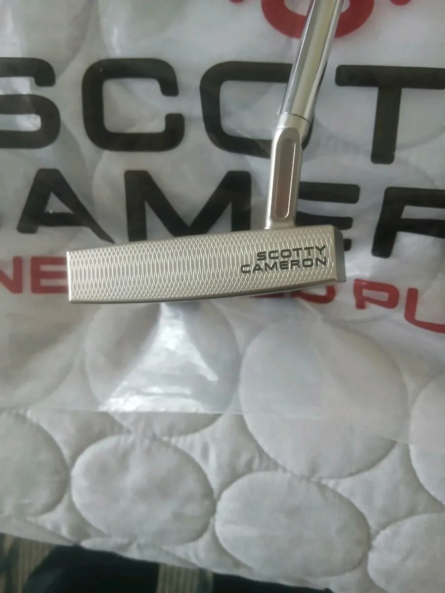 Scotty cameron phantom 5.5 putter - Image 1
