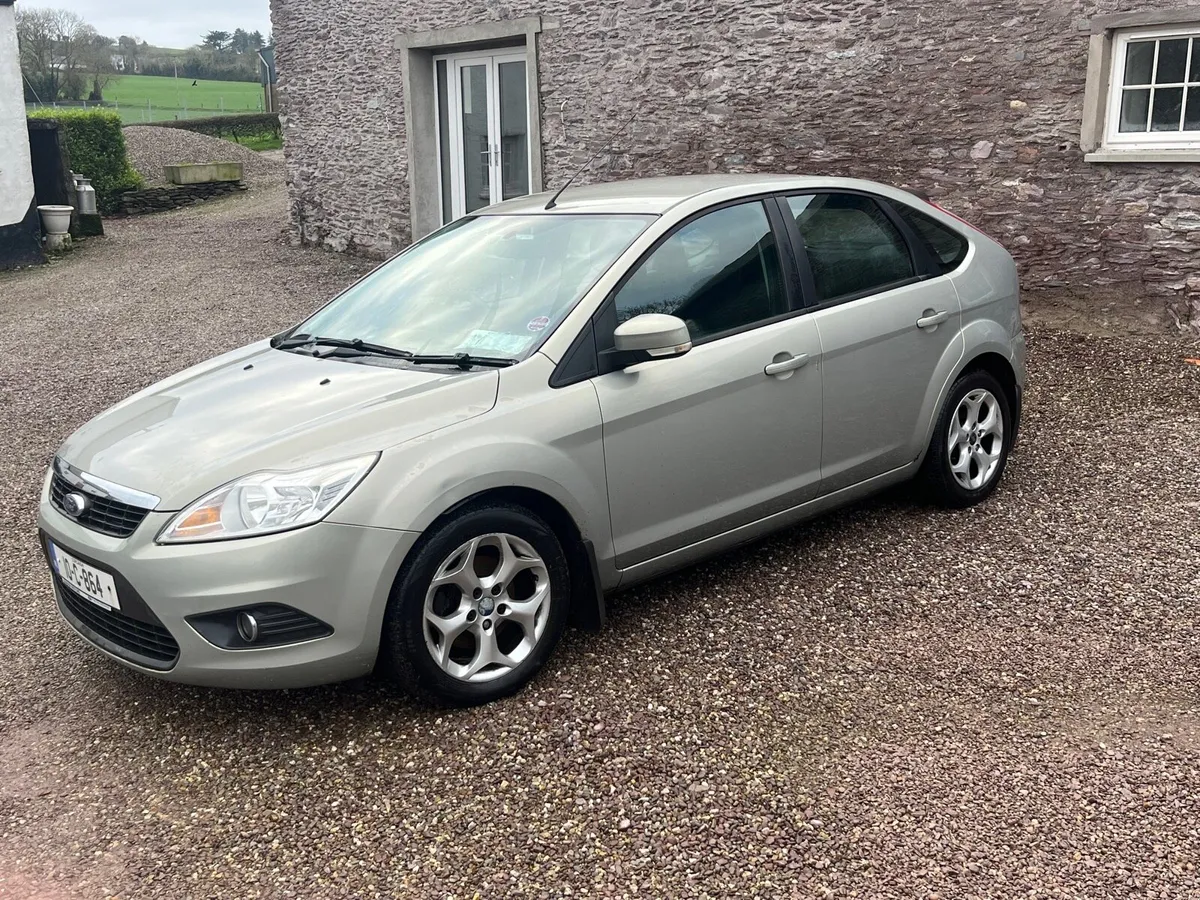 Ford Focus 2010 - Image 2