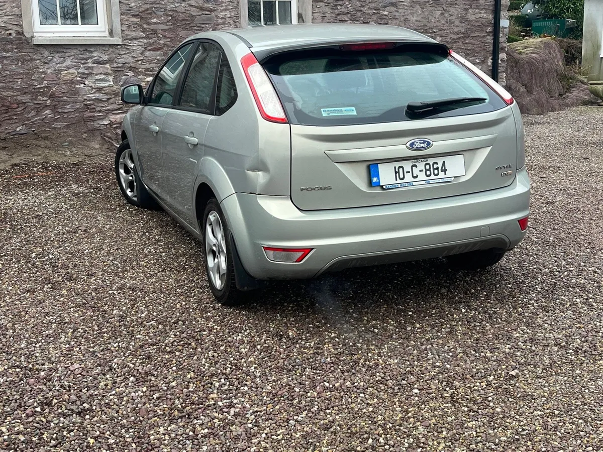 Ford Focus 2010 - Image 3