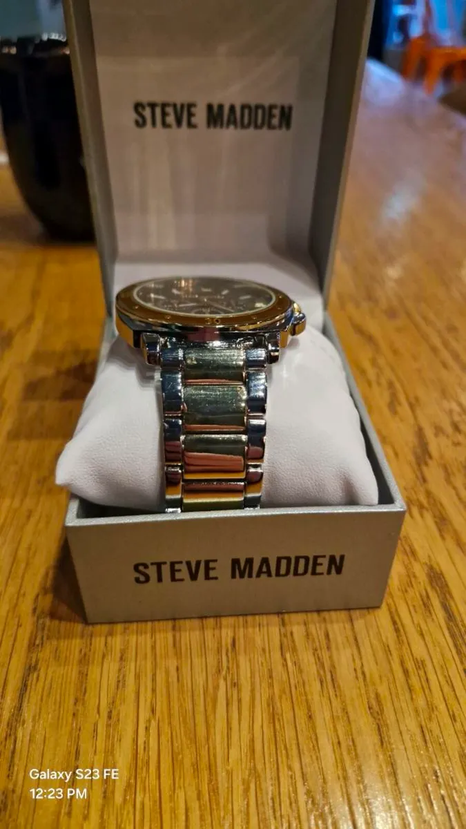 Steve madden two tone analog watch - Image 2
