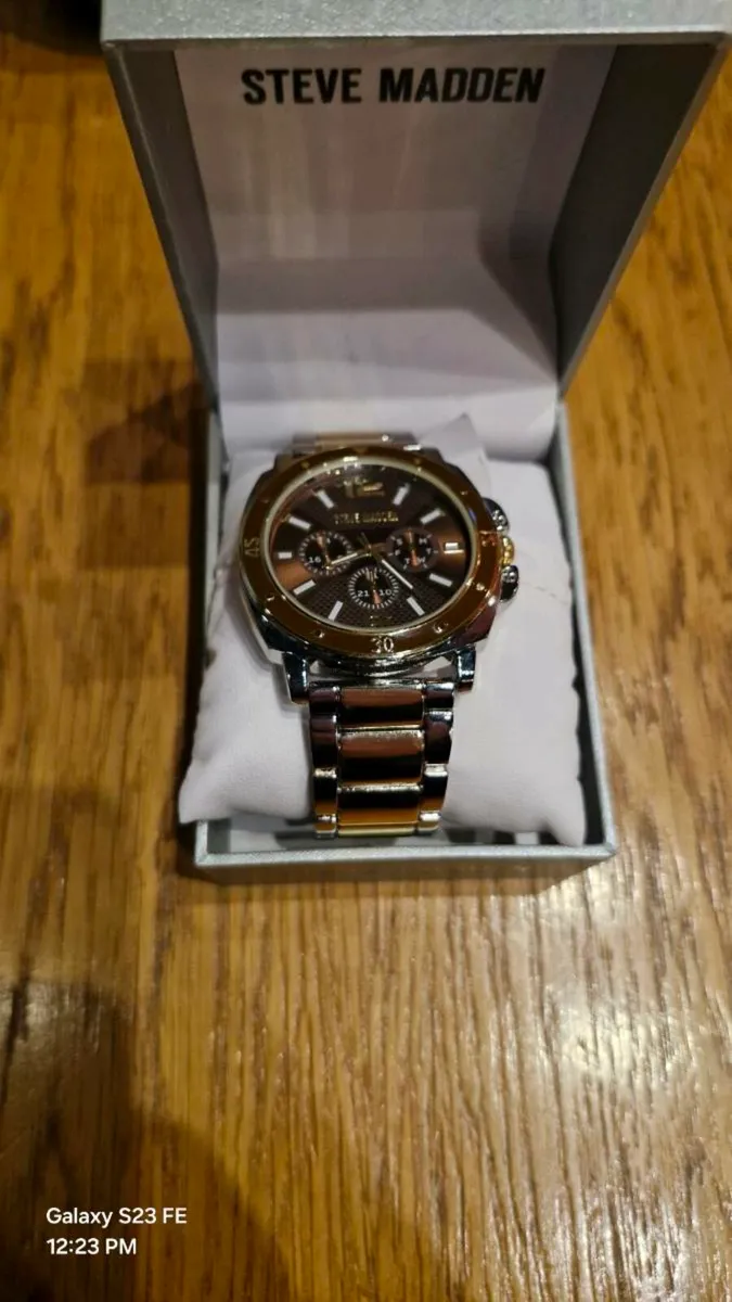 Steve madden two tone analog watch - Image 4