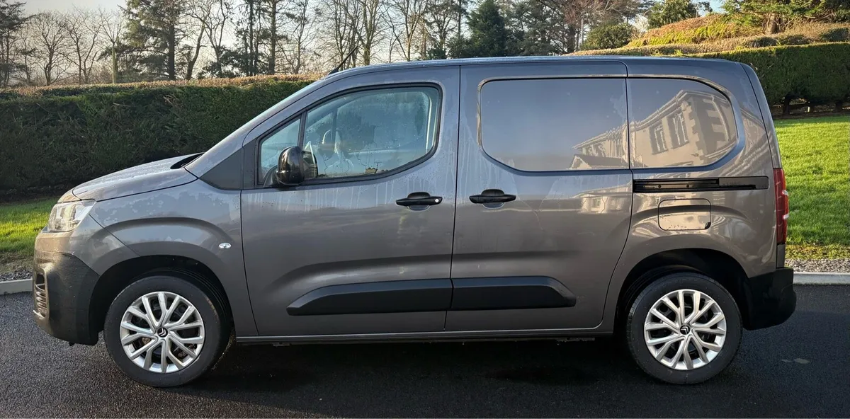 2022 Citroen berlingo 1.5 6 speed (NO VAT) - Image 2