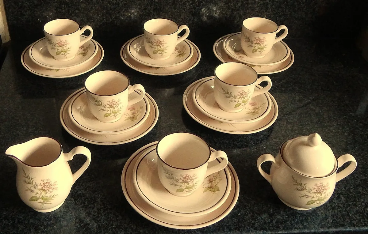 20 Piece Vintage Arklow Pottery Brendan Tea Set - Image 2