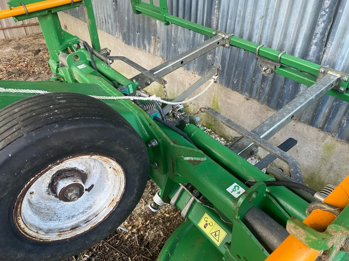 Malone Tedder - Image 4