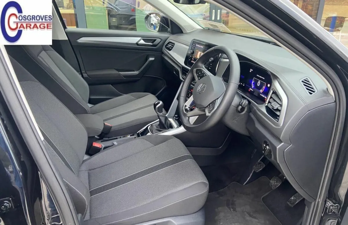 Volkswagen T-Roc 2025 - Image 3