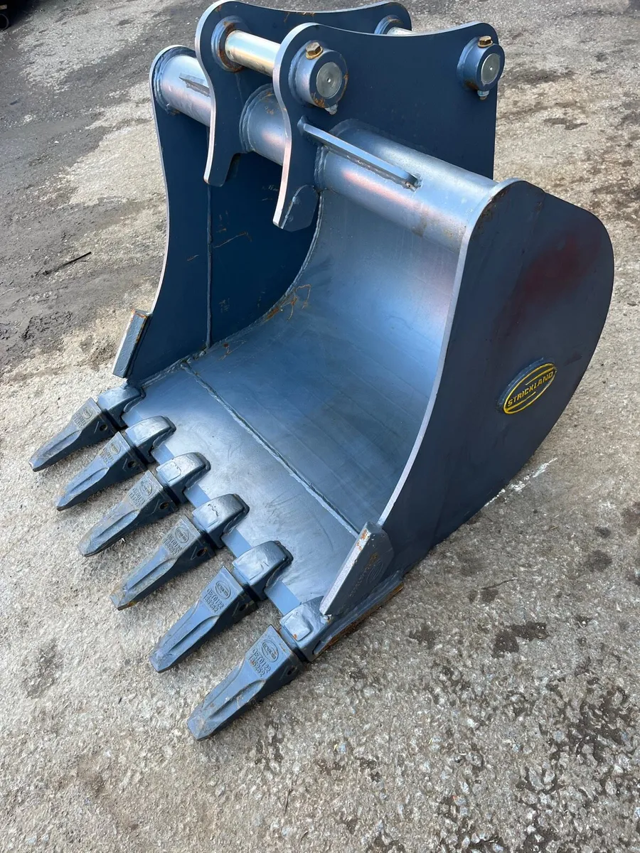 3FT Strickland Bucket - Image 1