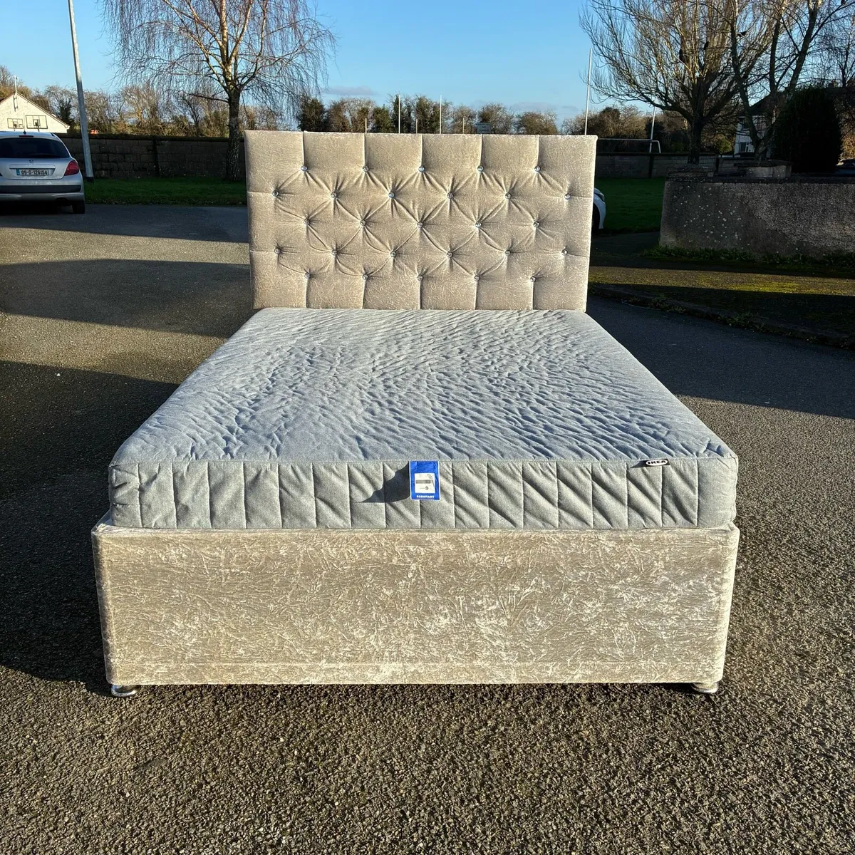 Silver crushed velvet Double bed - Image 2