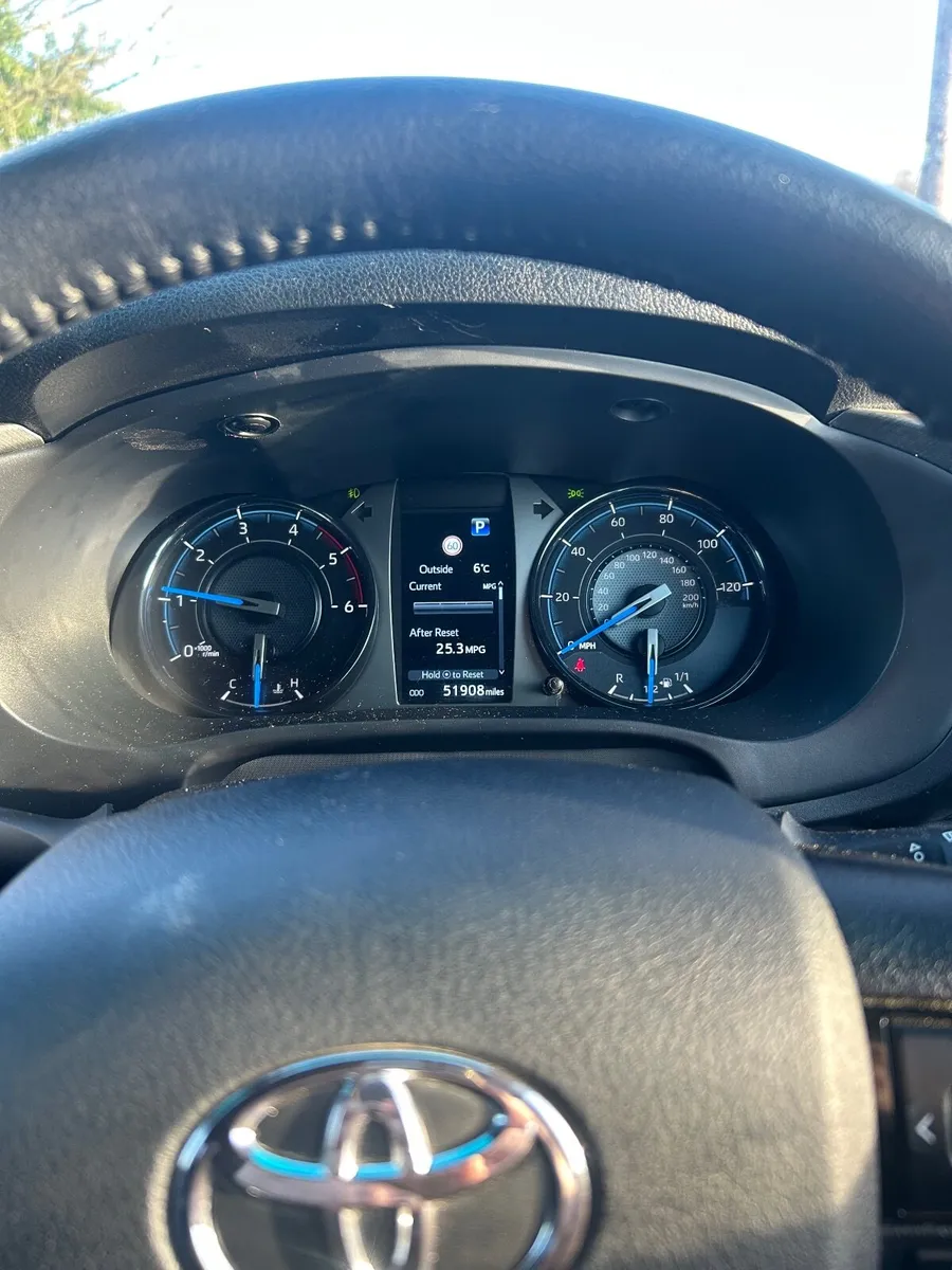 Toyota Hilux 2018 - Image 1