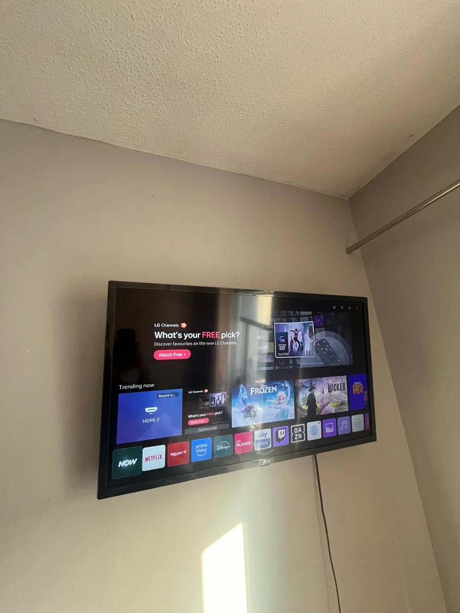 LG Smart TV - Image 1