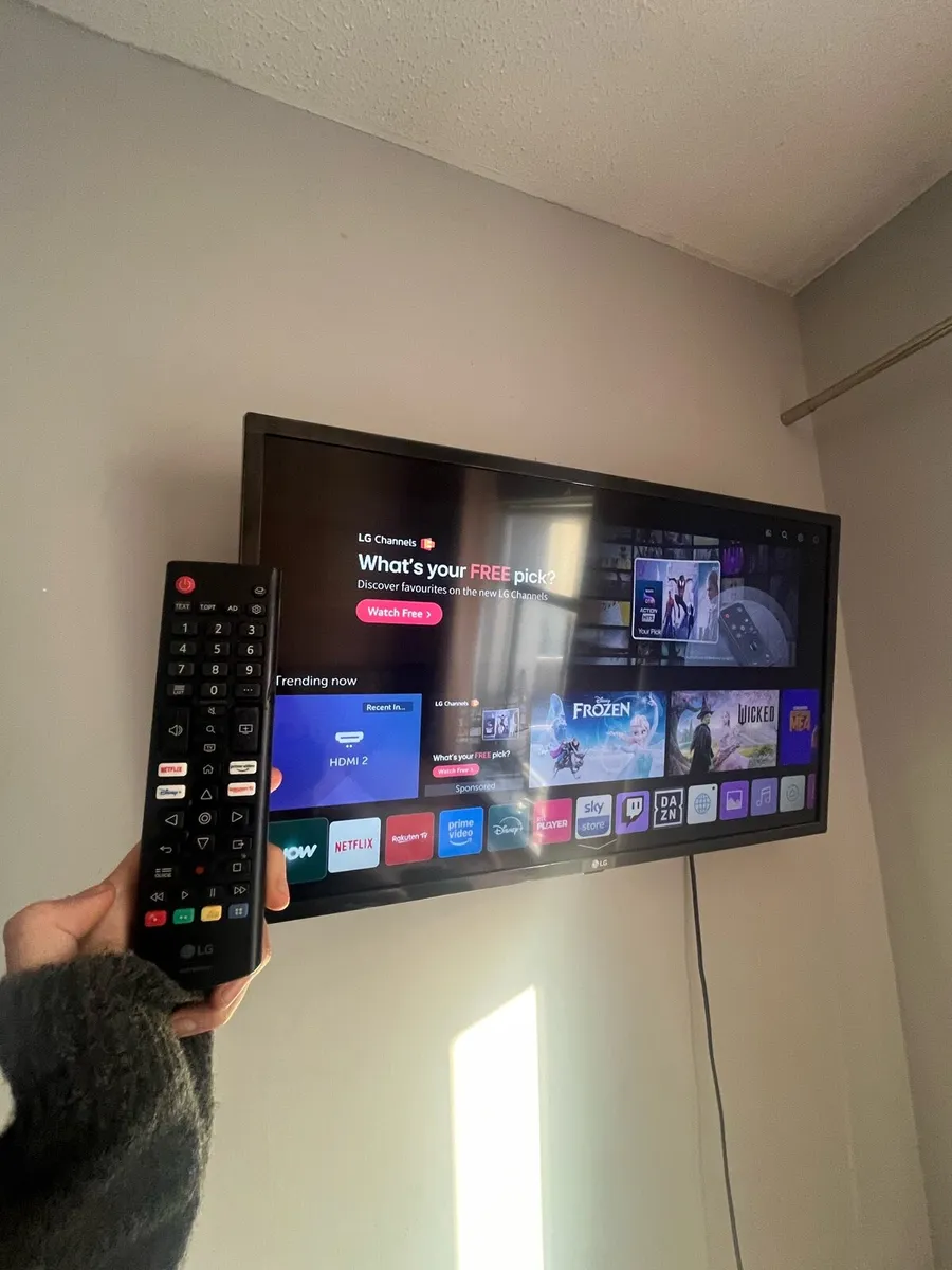 LG Smart TV - Image 3