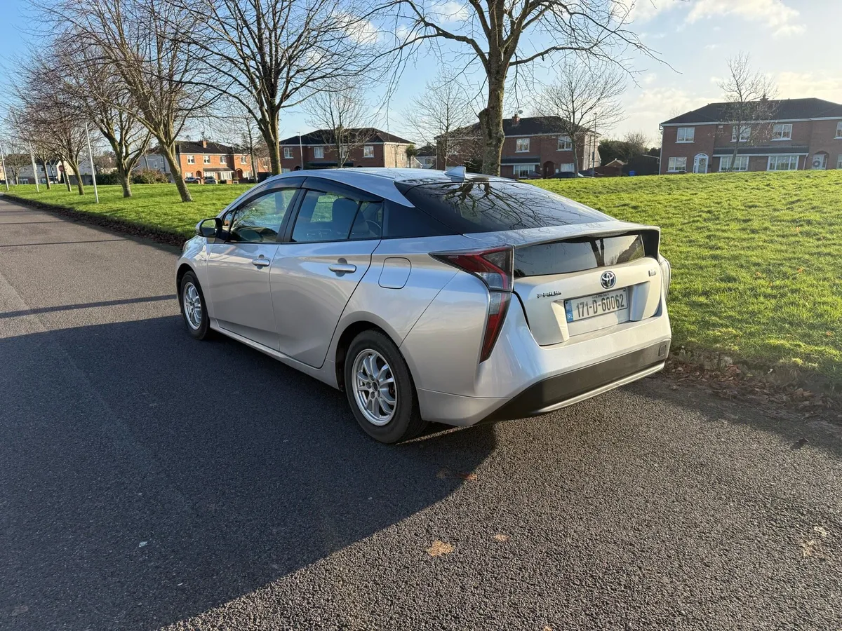 Toyota Prius hybrid - Image 3