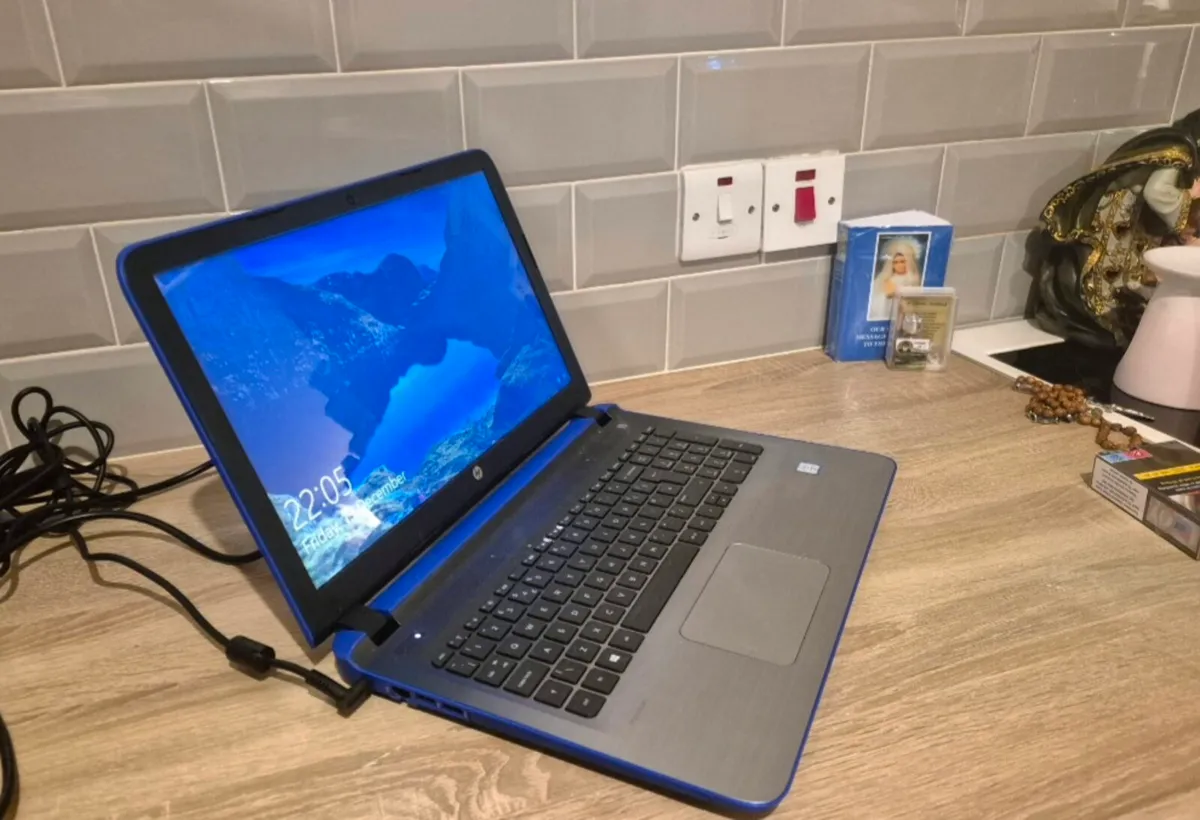 HP LAPTOP PAVILION 15-AU193CL CORE I5 7500U/RAM 8G - Image 1