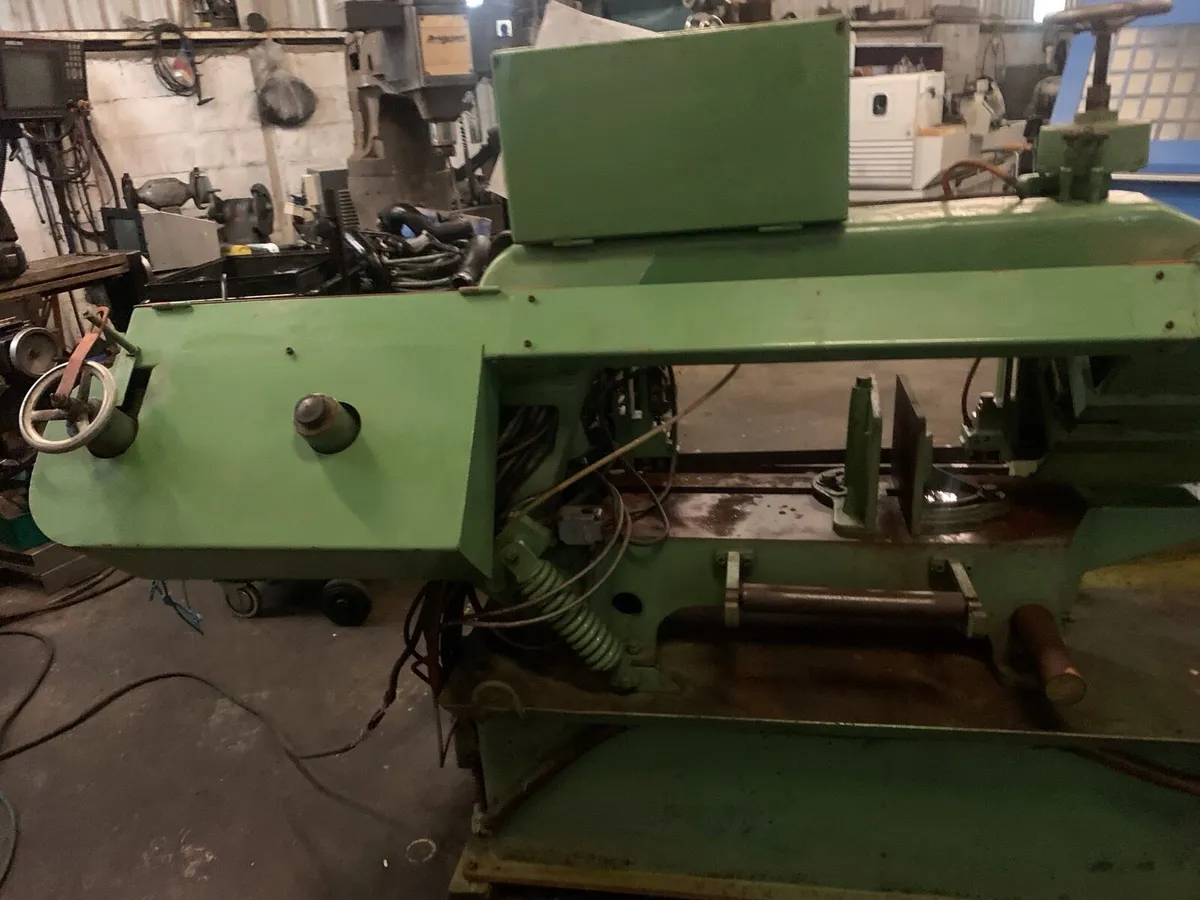 Large industrial bandsaw for steel - Image 3