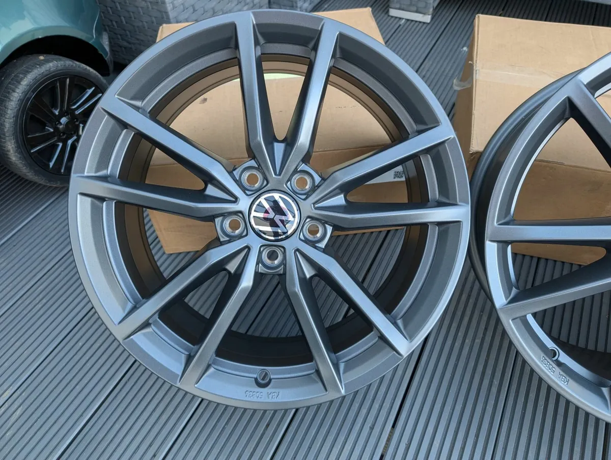 GENUINE R18 5x112 VW PRETORIA ALLOY WHEELS - Image 2