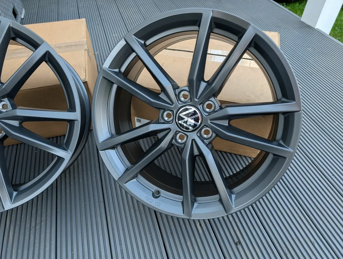 GENUINE R18 5x112 VW PRETORIA ALLOY WHEELS - Image 4