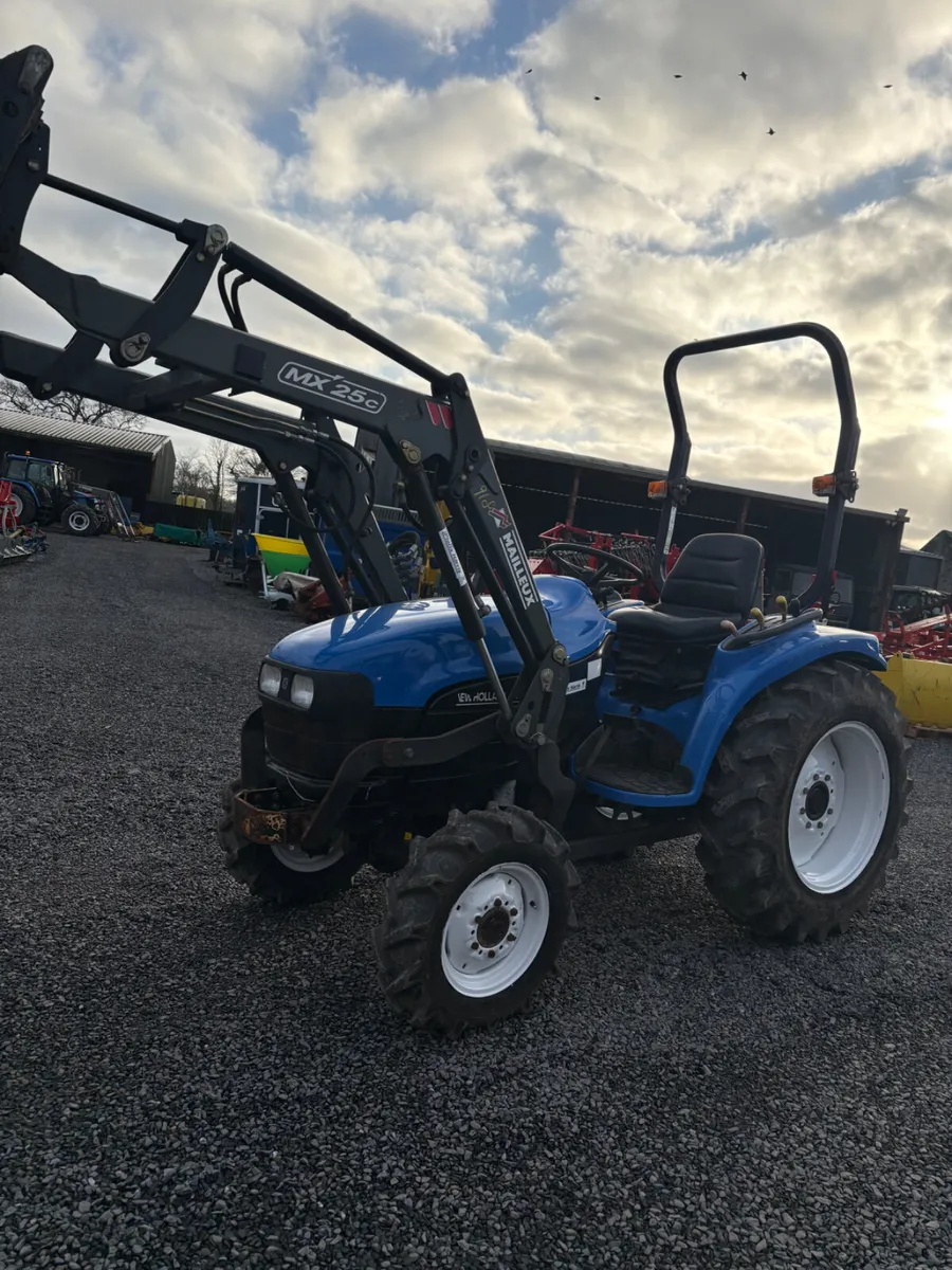New Holland TL27D  Compact Tractor - Image 2