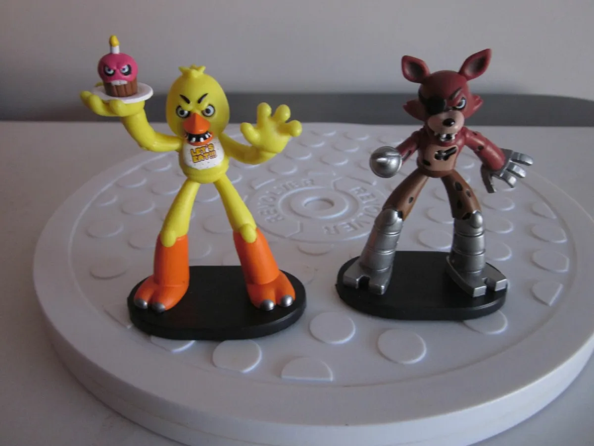FiveNights At Freddy's Hero World Chica / Foxy Fig