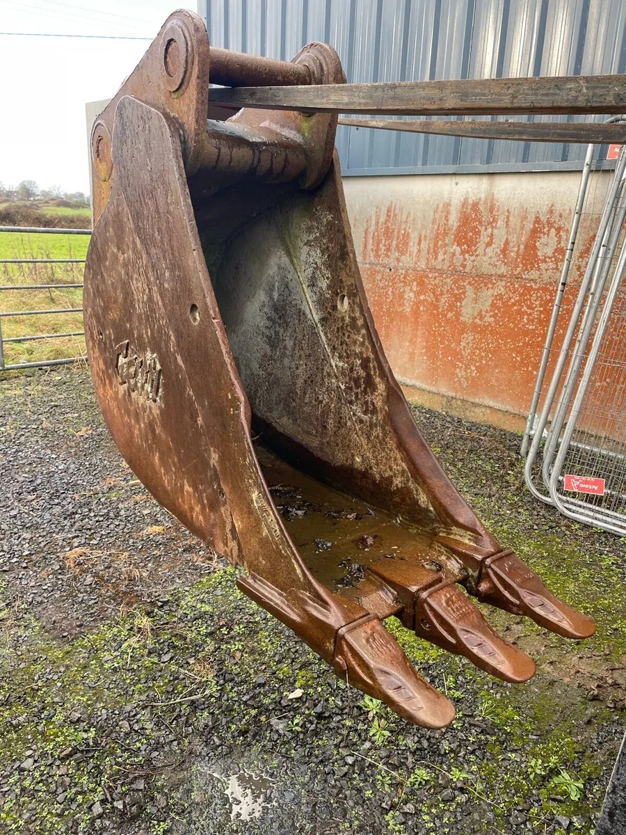 13t & 20t Digger Buckets - Image 1