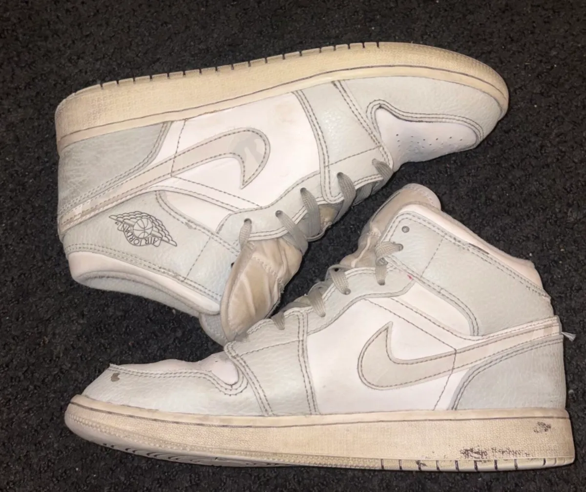 REAL NIKE JORDANS - Image 1