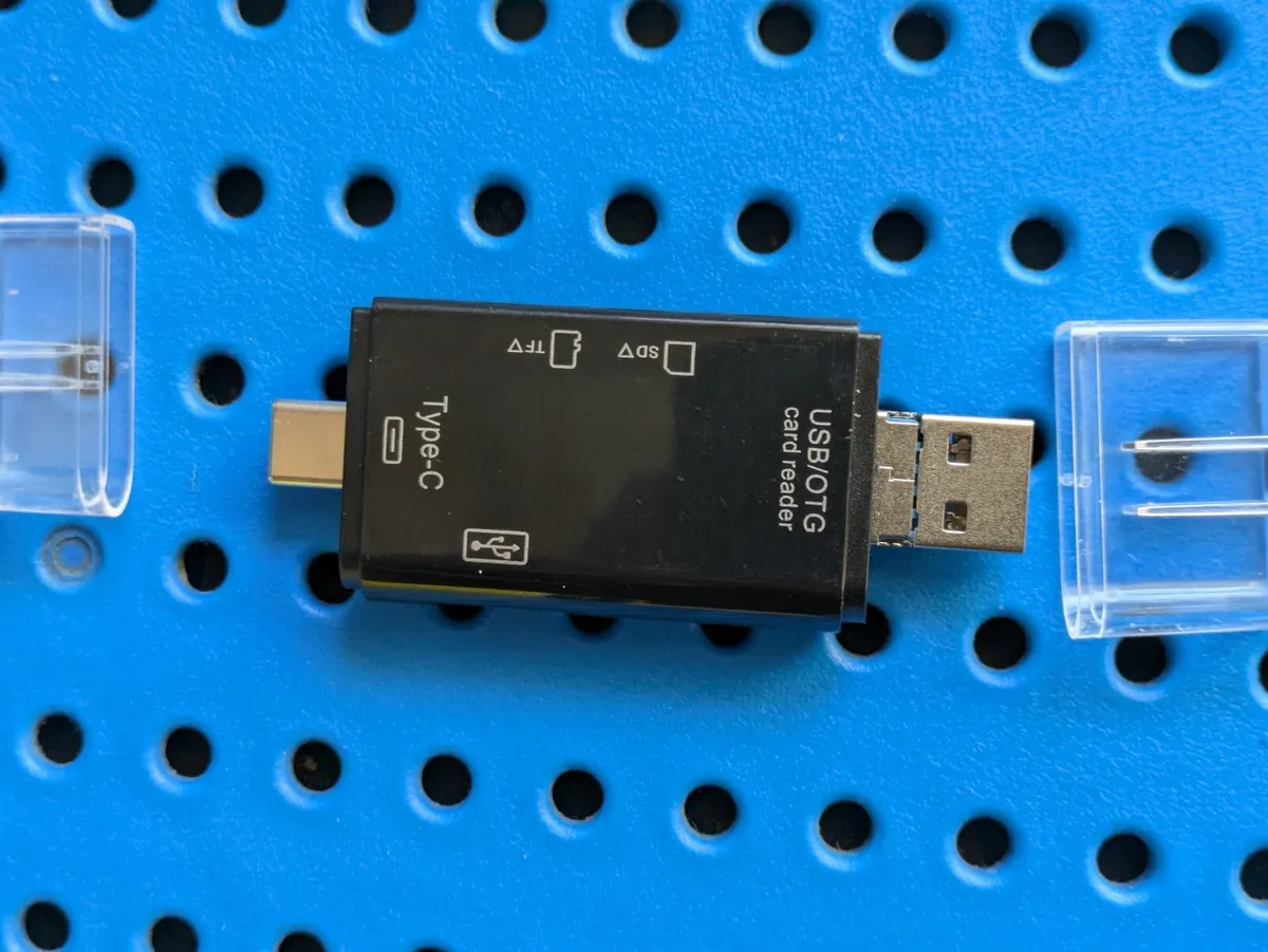 USB / USB-C  SD card reader - Image 1