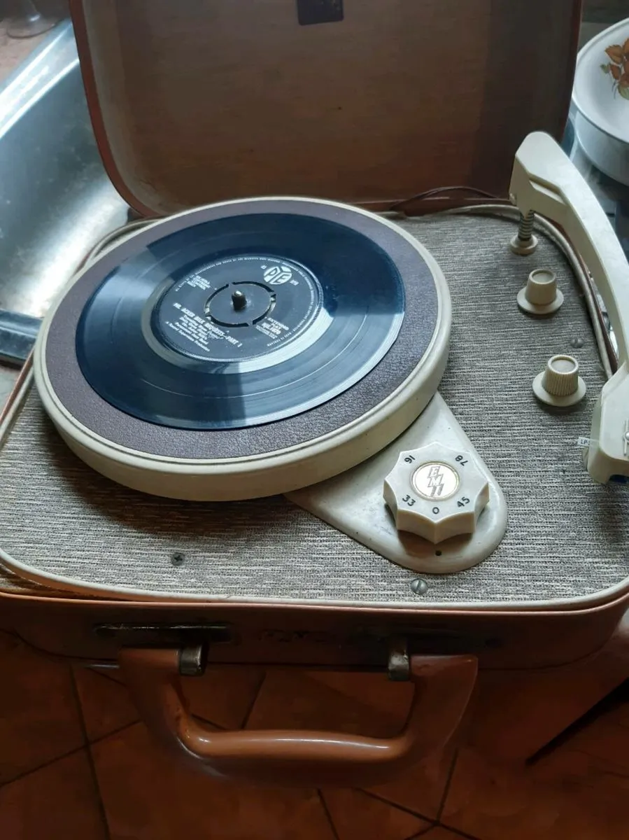 HMV portable record player - Image 2