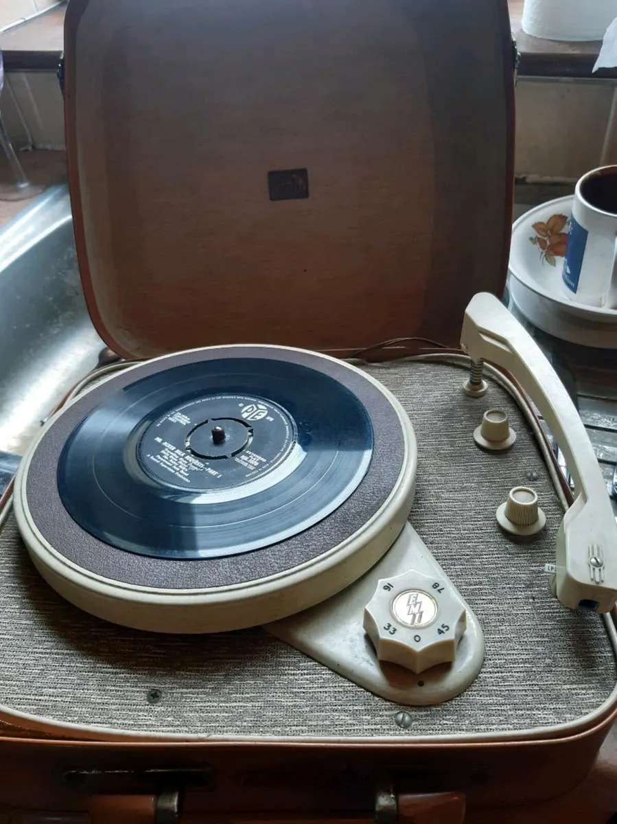 HMV portable record player - Image 4