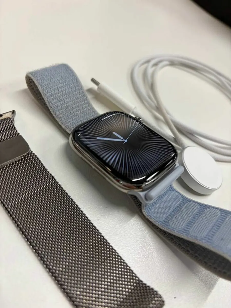 Apple Watch Series 10 Titanium 46mm GPS + Cellular - Image 4