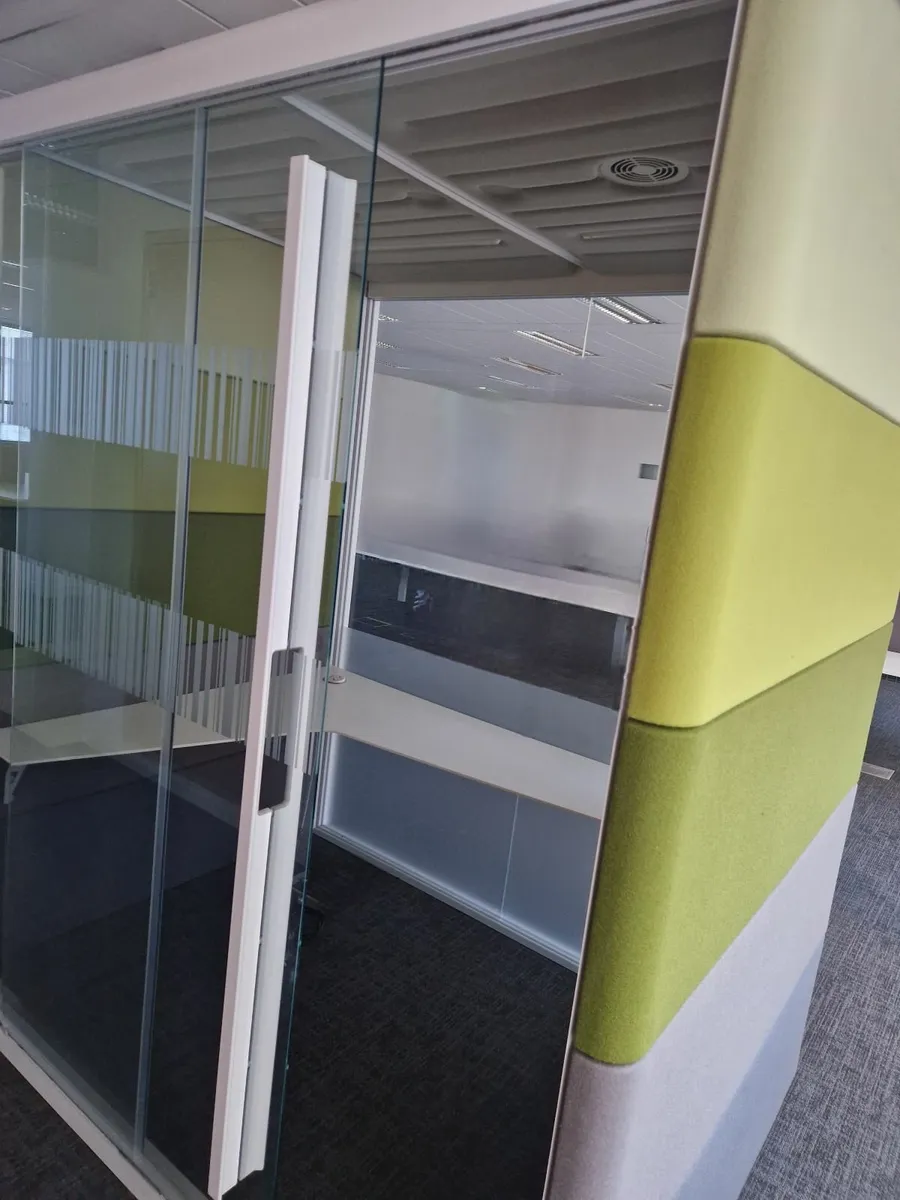 Orangebox Air-20 rectangular acoustic pod - Image 1