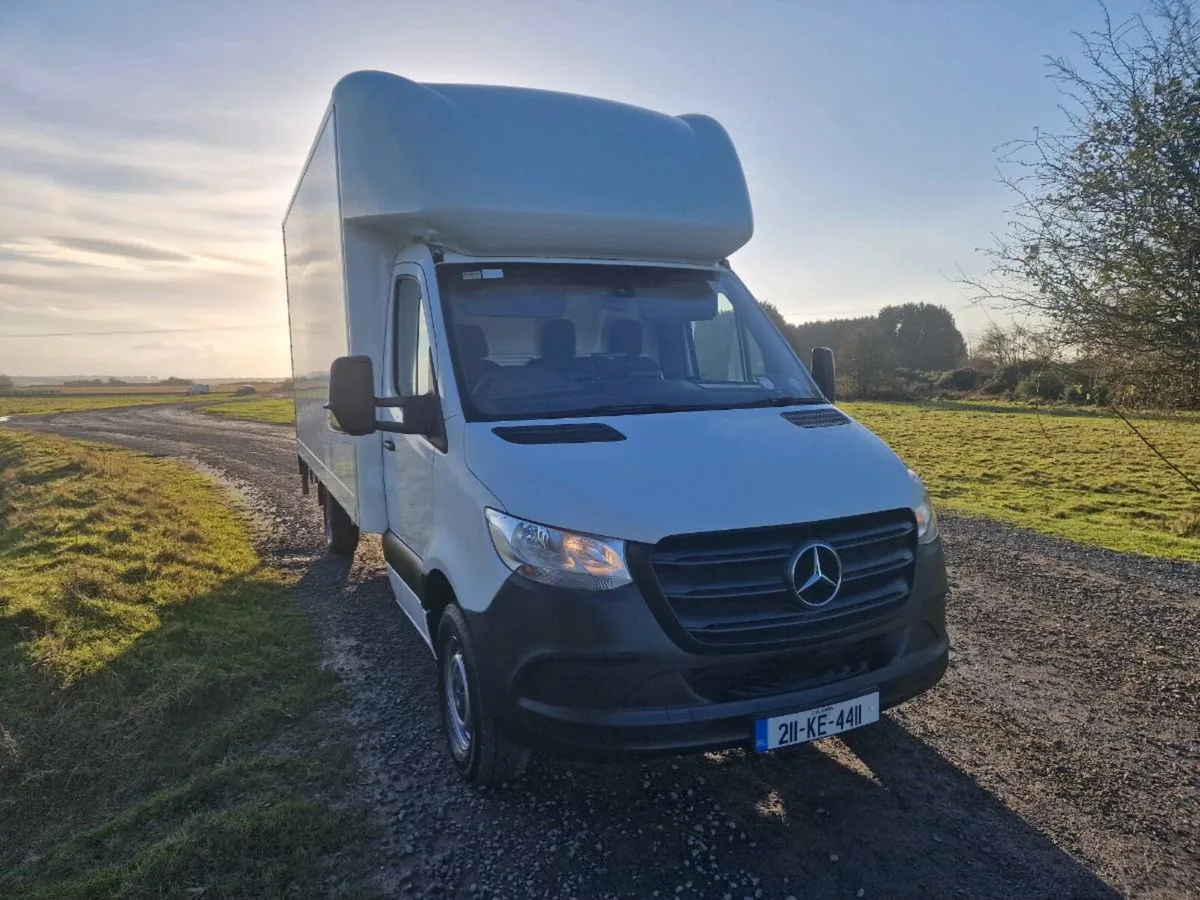 2021 Mercedes-Benz Sprinter Luton Box tail lift - Image 2